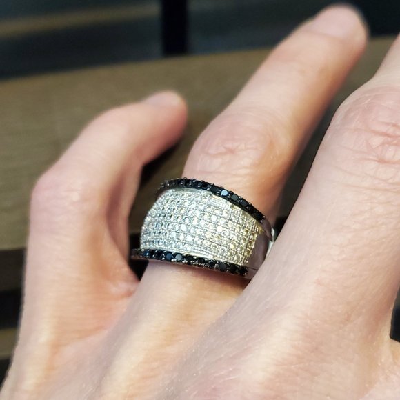 Size 8 925 Sterling Silver Pavement Cubic Zirconia With Black Onyx Gems Ring - Picture 3 of 8